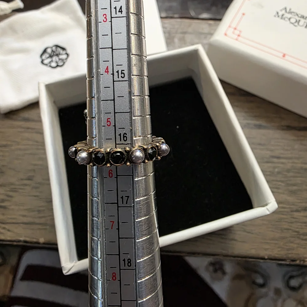 Rare Alexander McQueen Gold Skull Ring - Picture 9 of 10